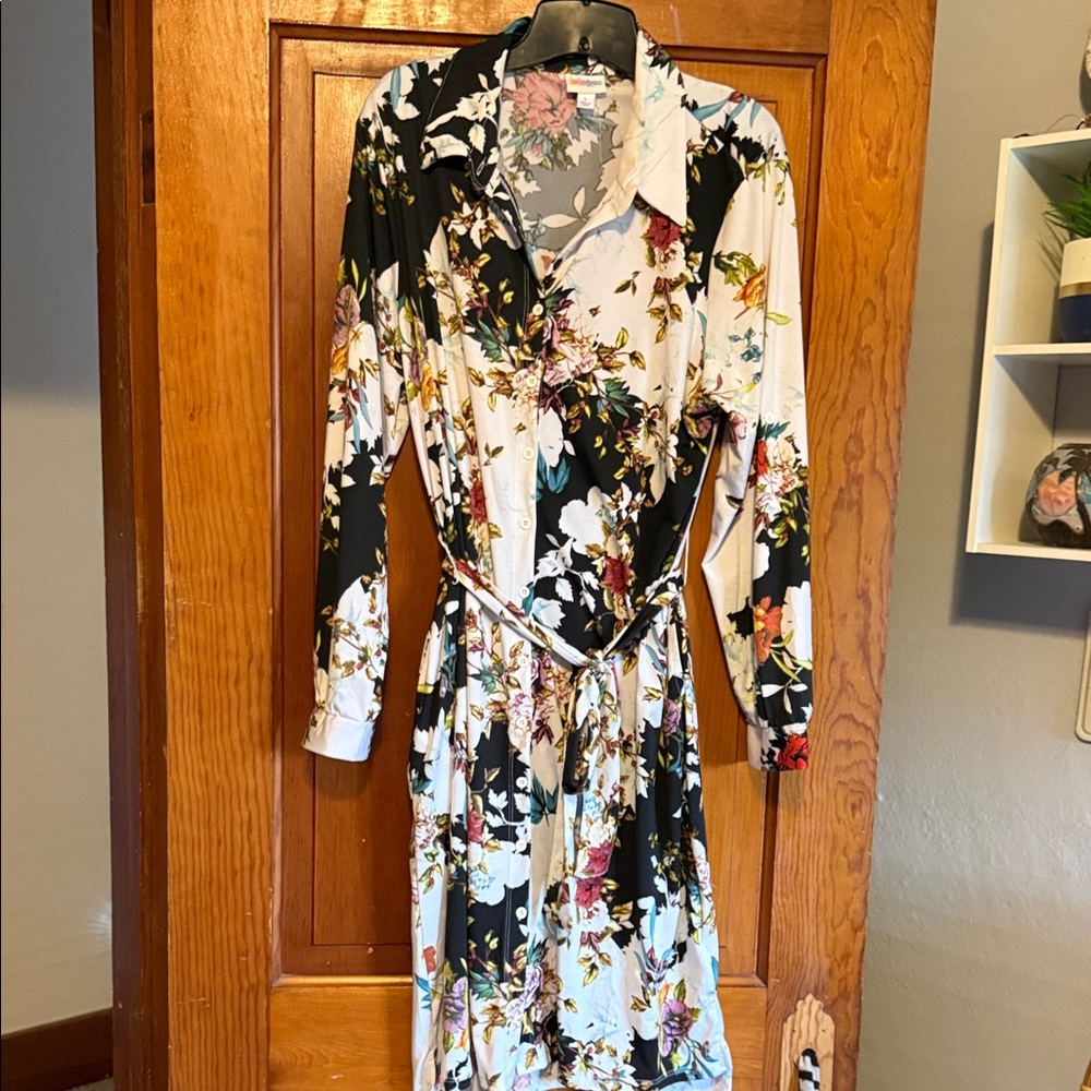 LuLaRoe Black and White Floral Long Sleeve Dress